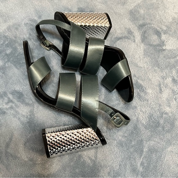 Qupid Burch-05 3 Strap Heels Green and Black Size 6.5 - Picture 3 of 3